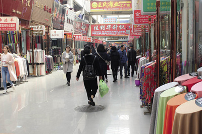 服裝批發(fā)市場(chǎng)新趨勢(shì) 數(shù)字化浪潮下的機(jī)遇與挑戰(zhàn)